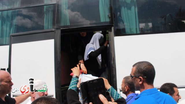 كفرقاسم -فيديو : حجا مبرور وسعيا مشكورا .. حجاج حافلة الحاج احمد الصوص تصل البلدة بسلام ودموع الفرح تغمر الجميع 